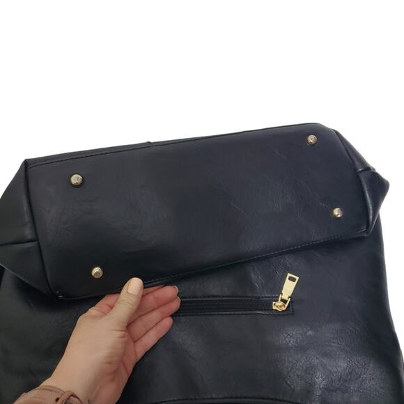 Large Vegan Leather Fringe Shoulder Bag with Lots of Pockets - Picture 8 of 8